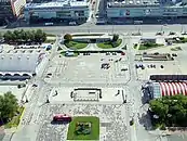 Blick vom Kulturpalast auf den Plac Defilad. Am oberen Bildrand ist die hinter der Marszałkowska liegende “Ostwand” erkennbar
