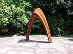 Porta (2010), 300 × 260 × 140 cm, Cortenstahl