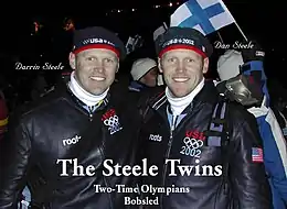 Darrin Steel (links) zusammen mit seinem Bruder Dan bei der Abschlussfeier der Olympischen Spiele 2002 in Salt Lake City