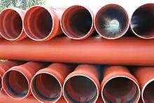 Die Monomere diverser technischer Polymere werden aus Acetylen hergestellt, zum Beispiel Vinylchlorid als Monomer für Polyvinylchlorid, aus dem z. B. Rohre produziert werden