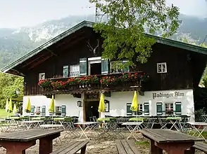 Padinger Alm, Gastwirtschaft mit Biergarten im Herbst 2009