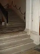 Antrittstufen zum Treppenhaus