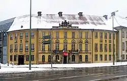 Blick vom Molkenmarkt auf das Palais mit den beiden Seitenflügeln. Am Bildrand rechts die Alte Münze