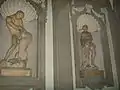 Herkulesstatuen im Treppenhaus