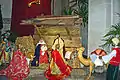 Weihnachtskrippe mit circa 90 cm hohen Figuren