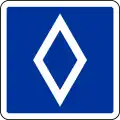 Experimentelles Schild: Spur, die für öffentliche Verkehrsmittel, Taxis und Fahrgemeinschaften reserviert ist