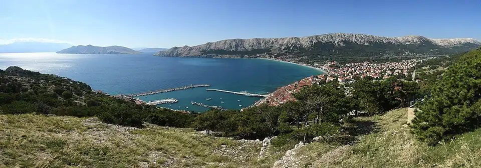 Panoramablick über Baška vom Friedhof