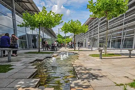 Panorama zwischen R- und S-Bau an der Technischen Hochschule Rosenheim.