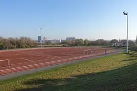 Laufbahn und Fußballfeld