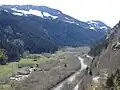 Die Ogna da Pardiala links des Vorderrheins. Blick talaufwärts.