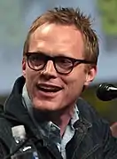 Paul Bettany spielt Dryden Vos.