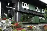 Schiebbare Fenster-läden an der Ostseite