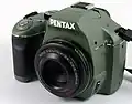 Pentax K-x in Olivgrünmit DA 40 Limited