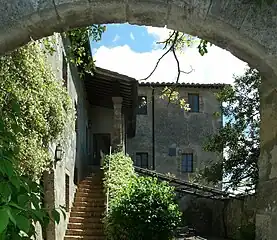 Ehemaliges Wohnhaus mit kleinem Garten