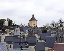 Friedhof im Westen und Kalvarienbergkirche 2022