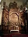 Alter Holzaltar in der östlichen Apsis