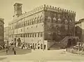 Palazzo Pubblico, Perugia, 42,9 × 57,8 cm, Albumindruck, um 1895