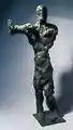 Peter Marggraf. Figur mit erhobenem Arm · Bronze auf Stahl · Höhe 73 cm.