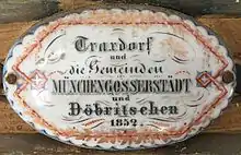 Schild von 1852 an der Peternell-Orgel in der Dorfkirche von Münchengosserstädt mit der Aufschrift "Traxdorf und die Gemeinden Münchengosserstädt und Döbritschen 1852"