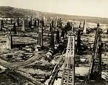Eines der ertragreichsten Ölfelder Europas in Moreni bei Ploiești/Rumänien ca. 1920.