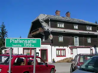 Pfaffensattel mit Straßenschild (2007)