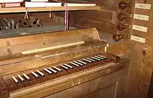 Klaviatur der Orgel in Boden