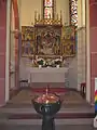Josefsaltar mit Chor und Taufbecken