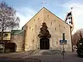 Pfarrkirche Zum Guten Hirten mit Haupteingang, links Bossigasse, rechts Schrutkagasse