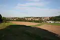 Blick vom Holzbühl auf das Gewann Oberer Weiler, im Hintergrund die Ortschaft Pfedelbach