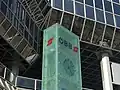 Der Pflatsch und die Wortmarke-Pflatsch-Kombination an einer Bahnhofsuhr vor dem Franz-Josefs-Bahnhof in Wien, Februar 2019