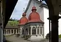 Pfyfferkapelle, welche die Wallfahrtskirche flankiert