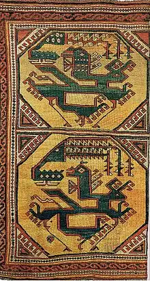 „Phoenix und Drache“-Teppich, 164 × 91 cm, Anatolien, ca. 1500 (Museum für Islamische Kunst, Berlin)