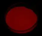 Leuchtpigment rot im Dunkeln