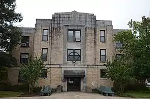 Pike County Courthouse in Murfreesboro (2016). Das 1931/32 erbaute Courthouse weist Art-déco-Elemente auf und ist seit Oktober 1986 im NRHP eingetragen.