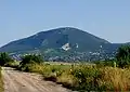 Pilis-Gipfel mit dem Dorf Pilisszántó