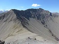 Piz Chaschauna (rechts) von Nordosten, links der Piz Trupchun, vorn die Fuorcla Trupchun.