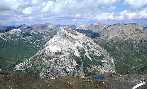 Piz Alv und Piz Minor (r.), von der Bergstation Diavolezza aus fotografiert (für Annotationen der einzelnen Berge aufs Bild klicken)