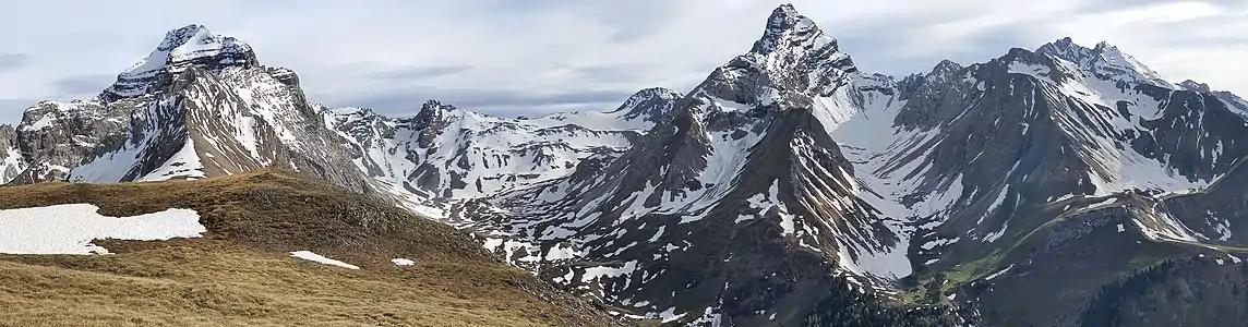 Piz Ela, Tinzenhorn und Piz Mitgel, aufgenommen von Chavagl Grond.