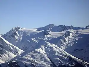Östlicher Teil des Gletschers mit Fil Liung (links), Piz Medel (Mitte) und Piz Uffiern (Bildrand rechts) (2009)