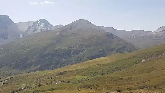 Blick vom Crap Farreras, in der Mitte Piz Mez, links davon der Piz Cagniel.