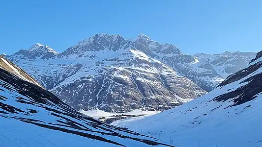 Piz Platta, Jupperhorn und Mazzaspitz v. l. n. r., aufgenommen von Bergalga (für Annotationen der einzelnen Berge aufs Bild klicken).