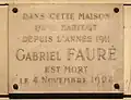 Plakette an Nr. 32