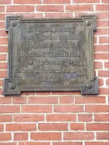 Am Geburtshaus Jherings in Aurich