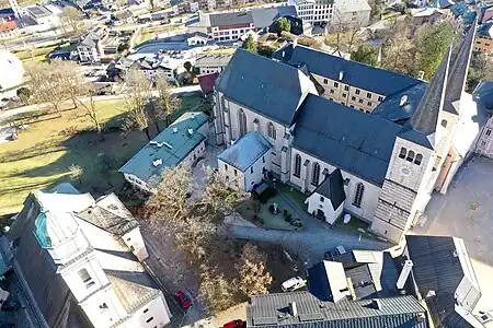 Drohnenaufnahme vom Berengarplatz eingerahmt u. a. von Pfarrkirche St. Andreas  und Stiftskirche
