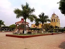 Villa Purificación – Hauptplatz (Plaza Principal) mit Kirche Nuestra Señora de la Candelaria