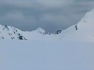 Blick vom Johnsons-Gletscher auf den Pleven Saddle