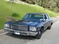 Ab 1975 mit zwei Rundscheinwerfern: Plymouth Gran Fury Sedan