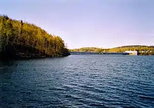 Stausee mit Staumauer