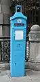 Denkmalgeschützte Polizei-Notrufsäule in London