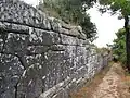 Polygonales, geschichtetes Mauerwerk unterhalb des Theaters, aus Südost